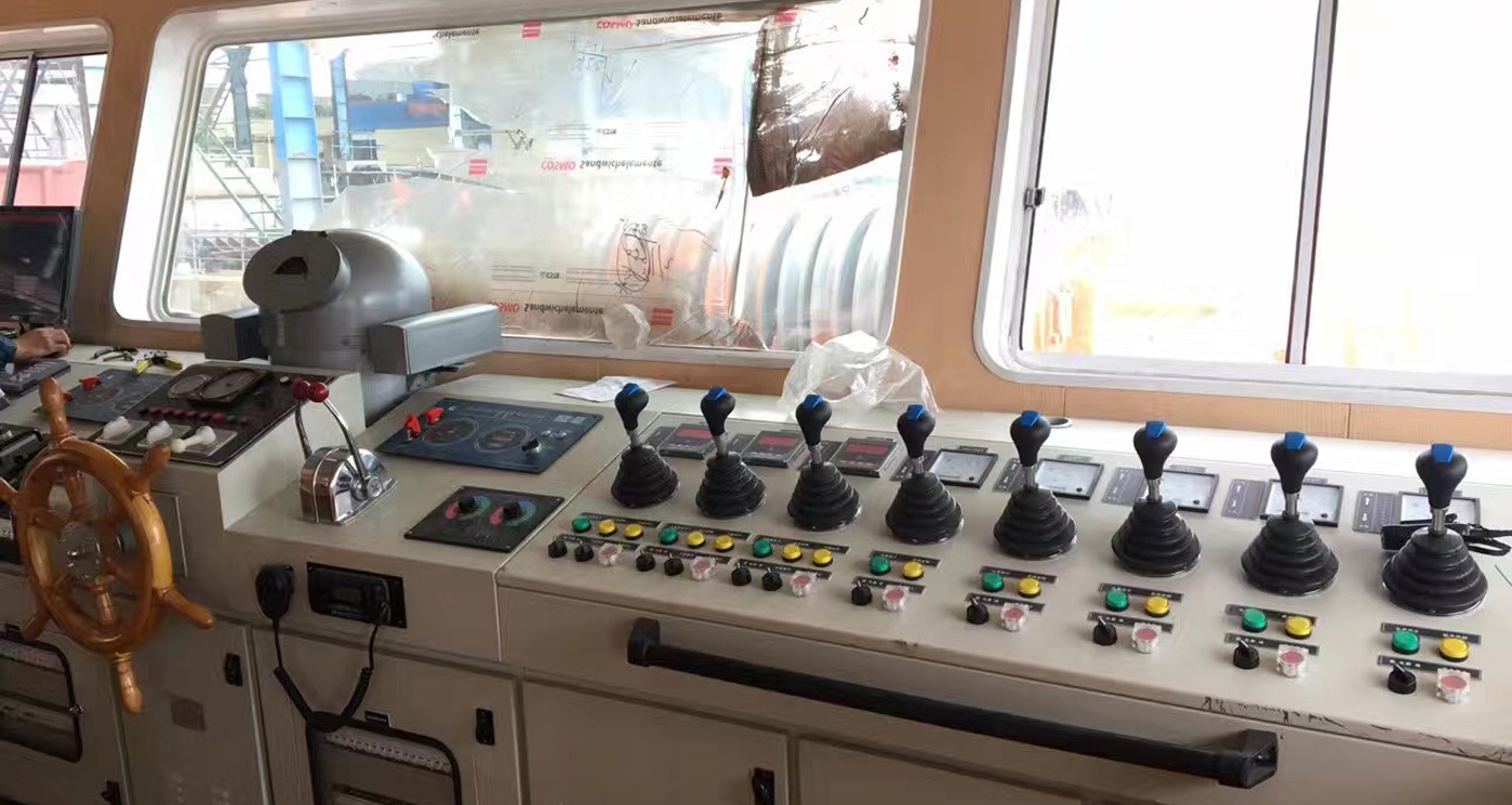 起重船控制臺(tái)